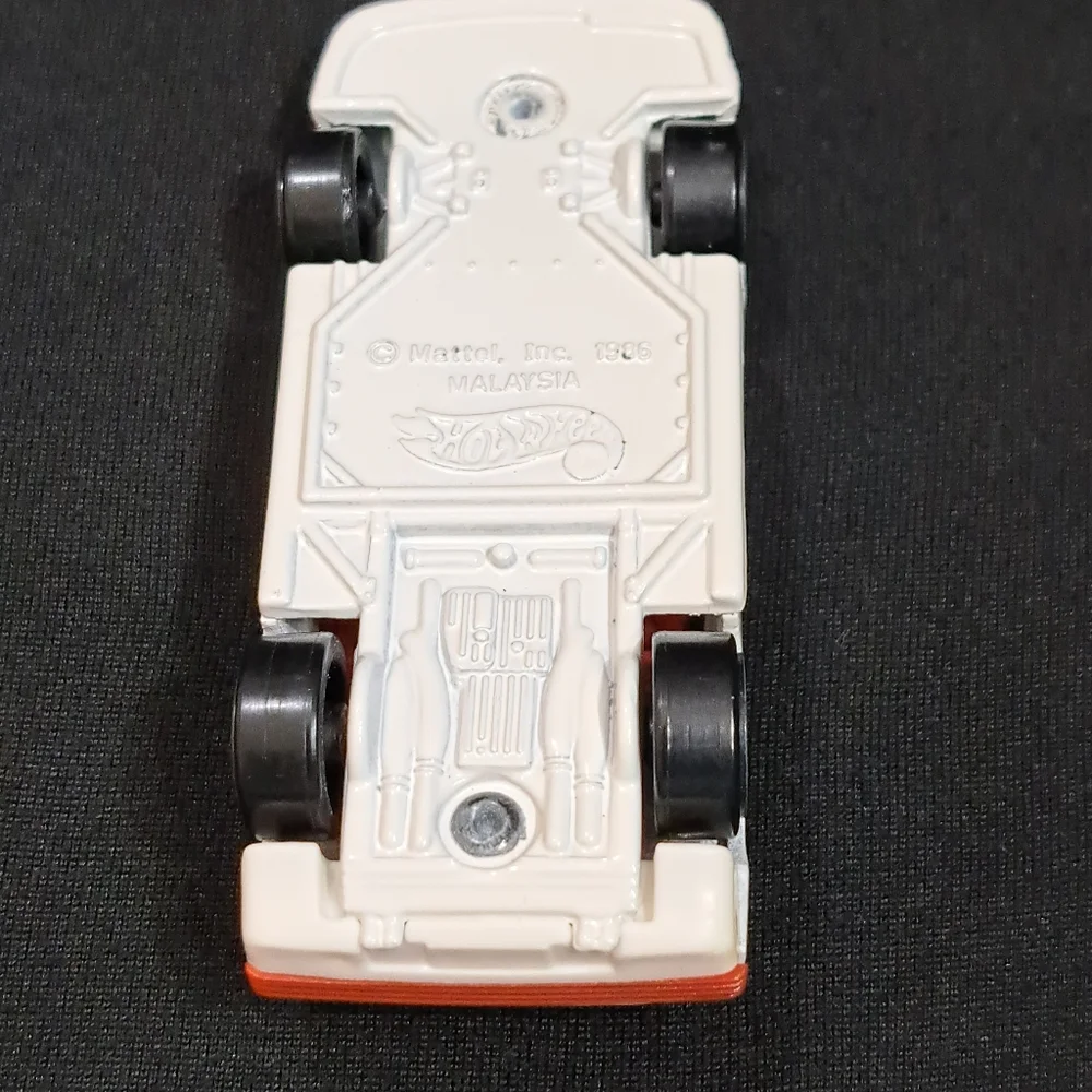 Vintage 1986 Hot Wheels Ivory Ferrari Testarossa Malaysia F8-F7‎